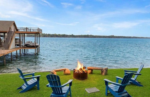 Enchanted Oaks House | Cedar Creek Lake Escape Lakefront + Private Dock