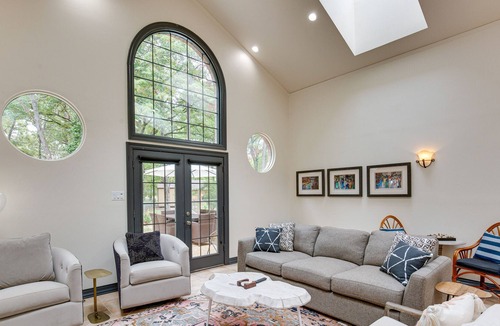 Malakoff House | Cedar Creek Lake Retreat - Near Wedding Venues
