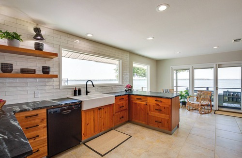 Leisure Land House | Cedar Creek Lake Views: Gorgeous Mabank House!