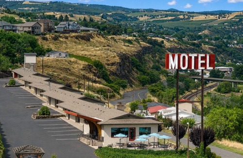 The Dalles Hotel | Celilo Inn