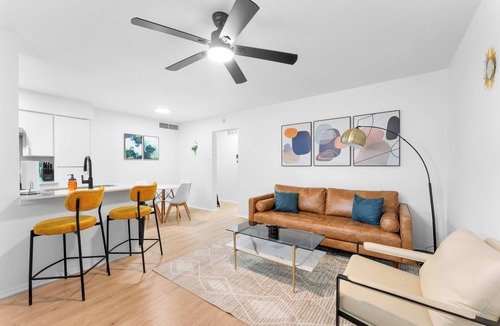Hancock Apartment | Central 2BR king suite close to UT, Moody Center