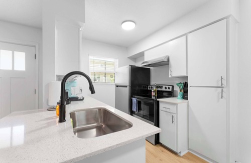 Hancock Apartment | Central 2BR king suite close to UT, Moody Center