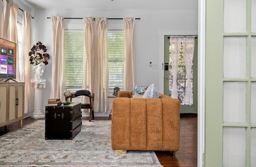 Alta Vista Apartment | Central Apt Near DT, Pearl, Breckenridge Park