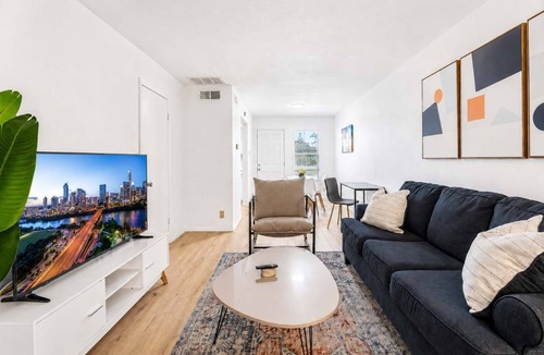 Hancock Apartment | Central Chic 2BR close to UT, Moody Center, & DT