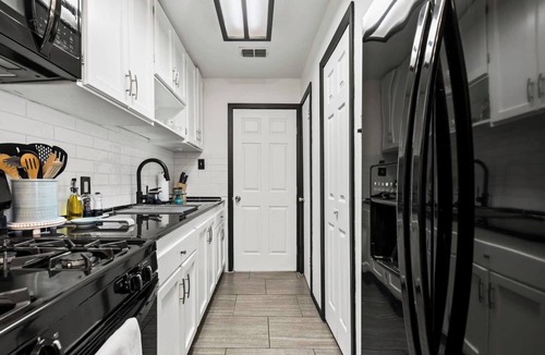 South Side House | Central Corpus 2BR coffee bar, Wi-Fi, Workstation — Salinas Casitas