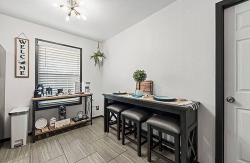 South Side House | Central Corpus 2BR coffee bar, Wi-Fi, Workstation — Salinas Casitas