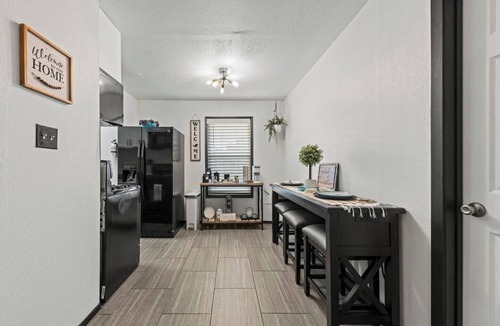 South Side House | Central Corpus 2BR coffee bar, Wi-Fi, Workstation — Salinas Casitas