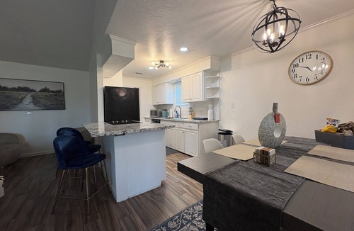 Westbury House | Central Luxe Hub 10 min to Galleria, NRG & Med Center