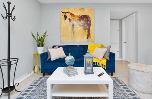 Greenway Plaza-Upper Kirby Condo | Centrally-Located Condo With Outdoor Space & Fully Stocked Kitchen