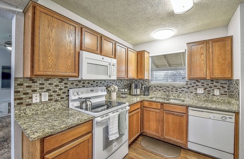 Irving House | Centrally Located DFW Retreat