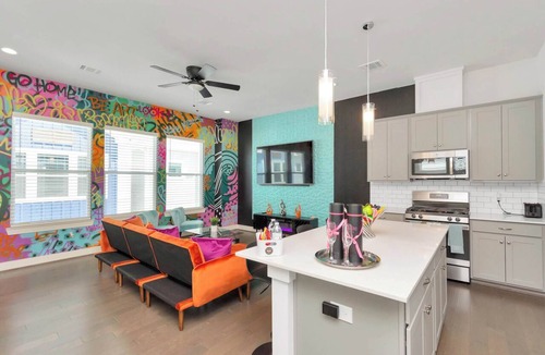 Riverside Terrace Condo | Centrally Located Luxury Townhome in Houston