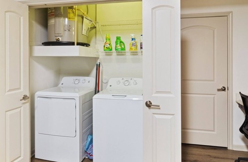 Frisco Apartment | Charming 1-bd apartment in Frisco with Fitness Room, Work Space & Swimming Pool