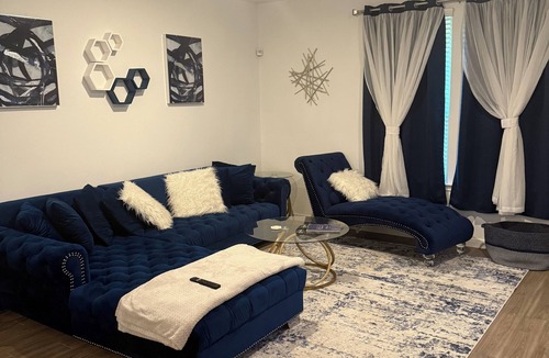 Alvin House | Charming 1-bedroom house with AC in cozy Alvin