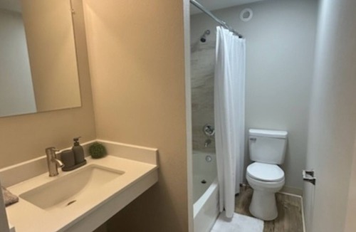 Lake Charles Apartment | Charming 1-bedroom apartment in lovely Lake Charles with AC