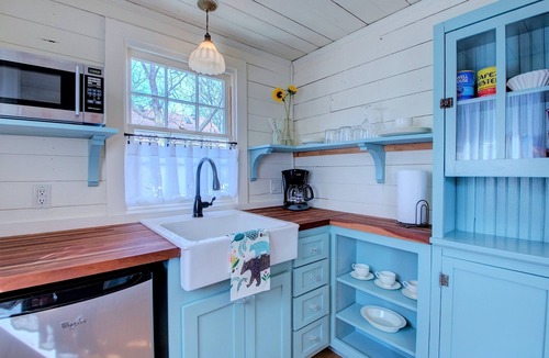 Hillcrest Cottage | Charming 1-Bedroom Backyard Cottage in Little Rock's Hillcrest Historic District