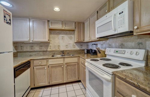 Shibui Sands Condo | Charming 1BR condo in Port Aransas with pool view, sleeps 4 comfortably.