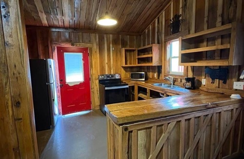Malakoff Cabin | Charming 2-bedroom cabin in peaceful Malakoff on the lake with AC