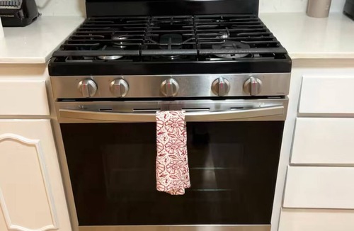West Arlington House | Charming 2-bedroom house with WiFi, AC in superb Arlington