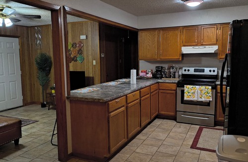 Leesville House | Charming 2-bedroom house in phenomenal Leesville with WiFi, AC