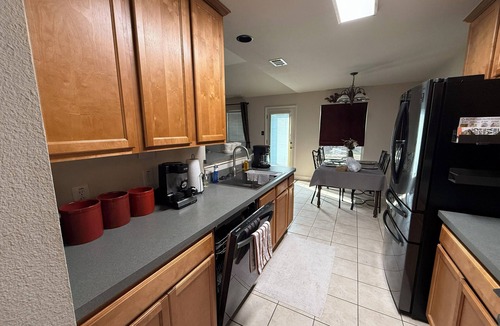 Euless House | Charming 2-bedroom house in central DFW w private office- 5min to DFW airport!