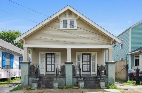 Central City Apartment | Charming 2 bedroom apartment in NOLA