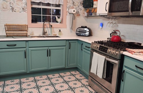 Denver Heights House | Charming 2-bedroom Craftsman bungalow in lovely San Antonio