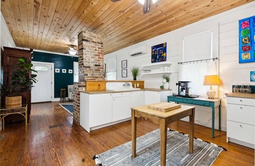 Baton Rouge House | Charming 2 br located near LSU & other amenities. WIFI included. Pet Friendly.