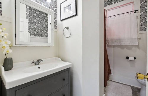 Baton Rouge House | Charming 2 br located near LSU & other amenities. WIFI included. Pet Friendly.