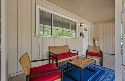 Fort Worth House | Charming 2BD: TCU Walkable, Blissful & Joyful !