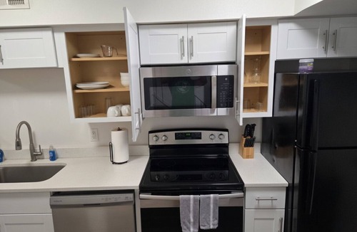 Capital View Apartment | Charming 2BR near Downtown Little Rock