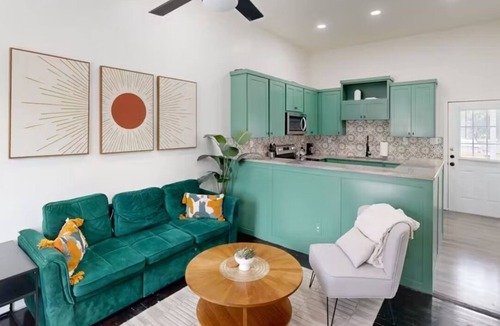 Mahncke Park House | Charming 2BR Retreat w/Private Yard – Walk to Botanical Gardens & Near Fort Sam