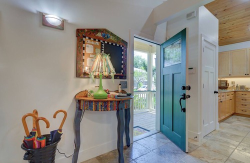 St. Augustine Cottage | Charming 2BR Uptown Cottage - Artsy & Vibrant!