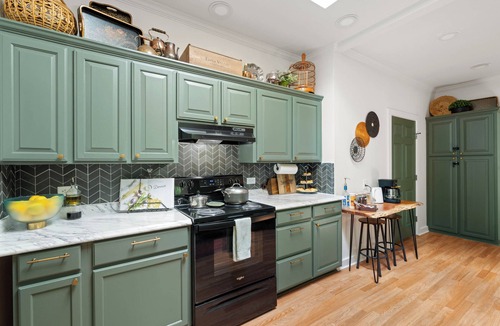 Mineral Wells House | Charming 3-bedroom bungalow, sleeps 8, fire pit, playground, laundry & yoga