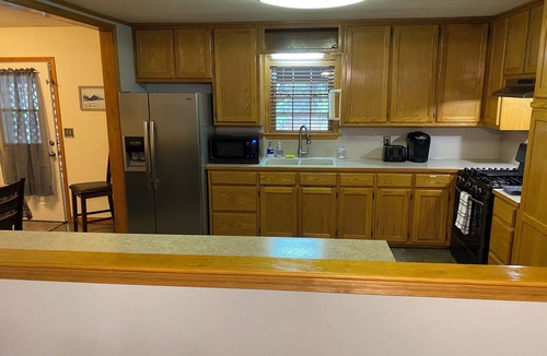 Paris House | Charming 3-bedroom 2 bath house with WiFi and AC in fabulous Paris Arkansas