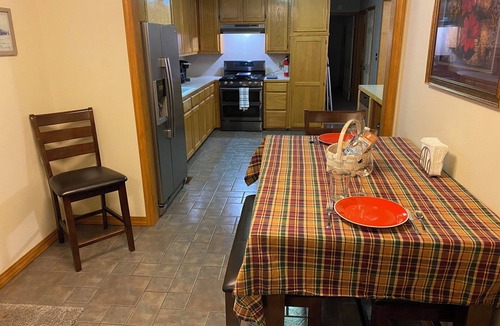 Paris House | Charming 3-bedroom 2 bath house with WiFi and AC in fabulous Paris Arkansas