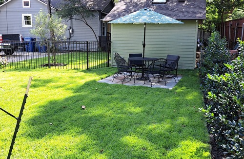 McKinney Cottage | Charming 3-bedroom cottage in Historic McKinney, three blocks from the square.