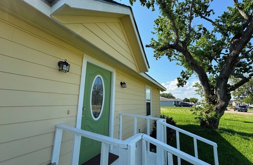 La Porte House | Charming 3-bedroom house with AC and WiFi in La Porte