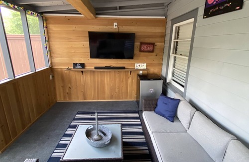 Lafayette Cottage | Charming 3-bedroom Saint Street cottage with AC and WiFi in Lafayette