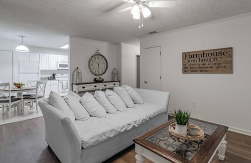 Highlands - Perkins Condo | Charming 3-bedroom condo with pool in Baton Rouge by LSU