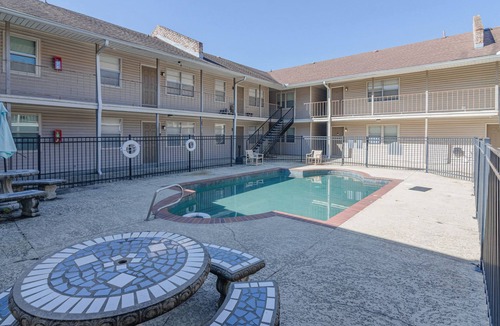 Highlands - Perkins Condo | Charming 3-bedroom condo with pool in Baton Rouge by LSU