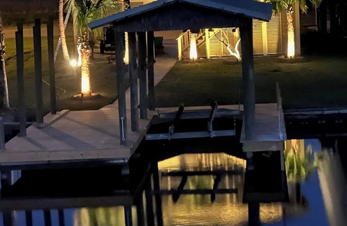 Pointe A La Hache House | Charming 3-bedroom house with WiFi, dock on the water, in serene Myrtle Grove.