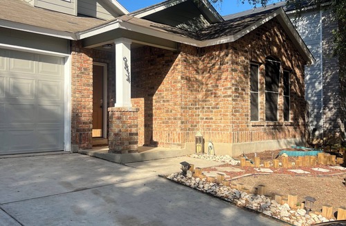 Braun's Farm House | Charming 3-bedroom house with AC, WiFi in pleasant San Antonio