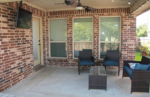 Little Elm House | Charming 4-bedroom house with Greenbelt views in Oak Point