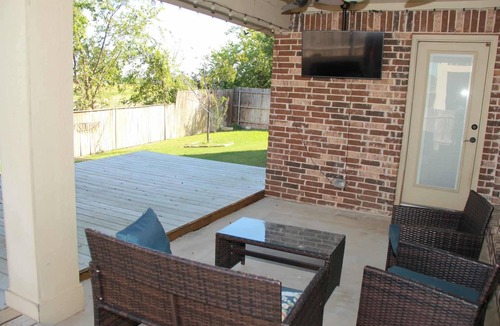 Little Elm House | Charming 4-bedroom house with Greenbelt views in Oak Point