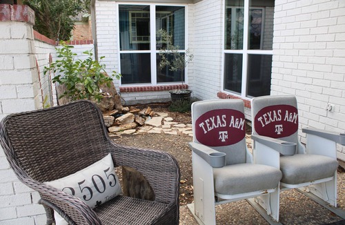 Bryan House | Charming 4-bedroom house in Bryan
