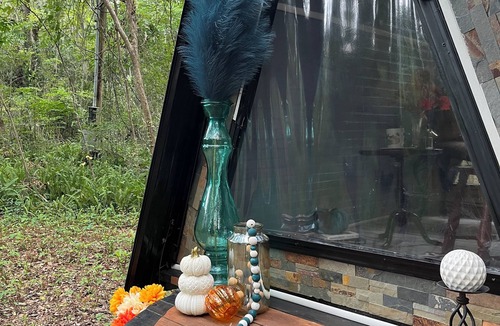 Fellowship House | Charming AFrame Tiny home sleep capsule bungalow with AC & WiFi in Great Ocala