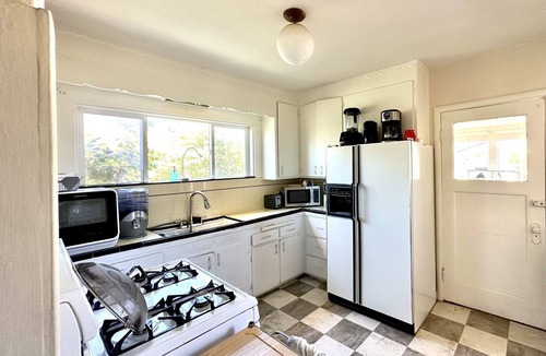 Northwest Berkeley Cottage | Charming Berkeley Craftsman Cottage
