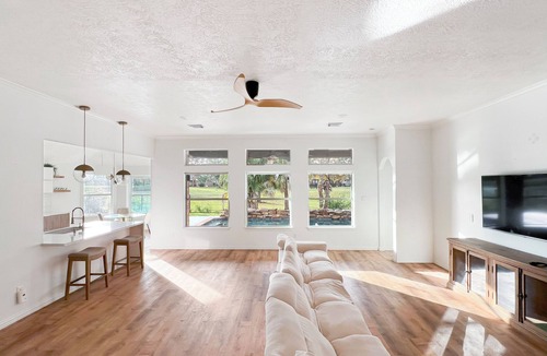 Atascocita House | Charming & Bright Retreat - Luxe Pool - Golf Views!