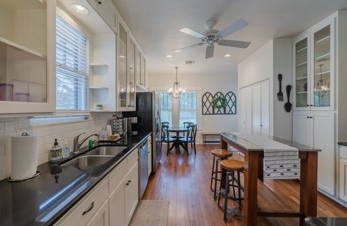 Mahncke Park House | Charming Bungalow Near Riverwalk, Zoo & The Pearl