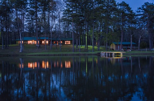 Perryville Cabin | Charming Cabin on Henry Lake at Ouachita Foothills